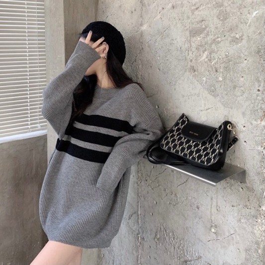 慵懒风中长款针织毛衣